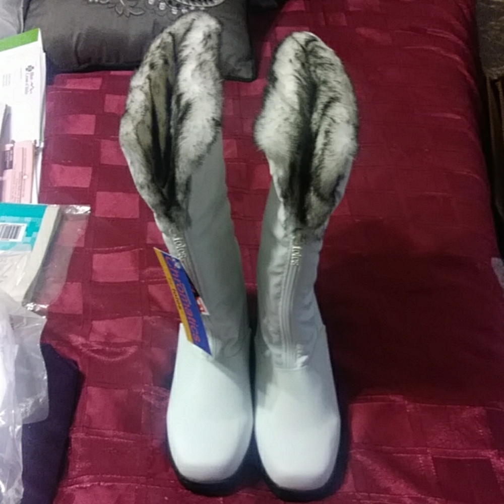 Chromatics by totes womens 9w fur boots